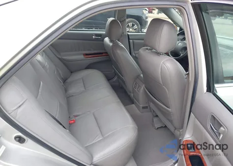 2002 Toyota Camry Xle z USA, uszkodzony, nr VIN 4T1BE32K72U545923